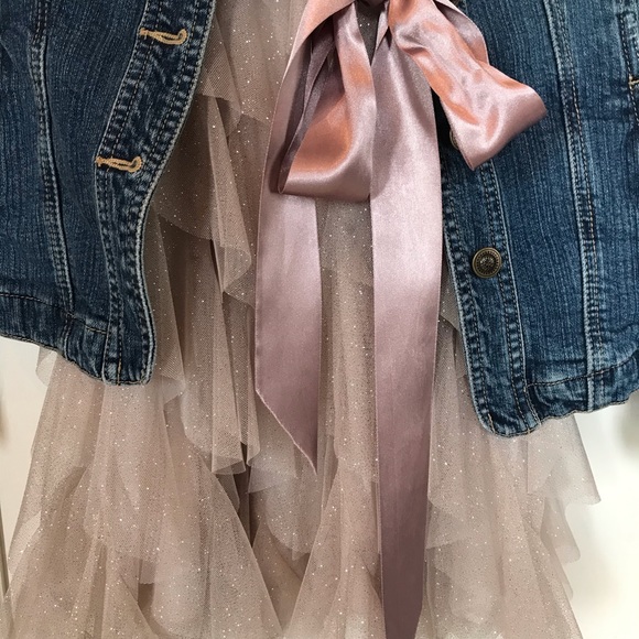 Formal short dress with rose belt. - Picture 5 of 5